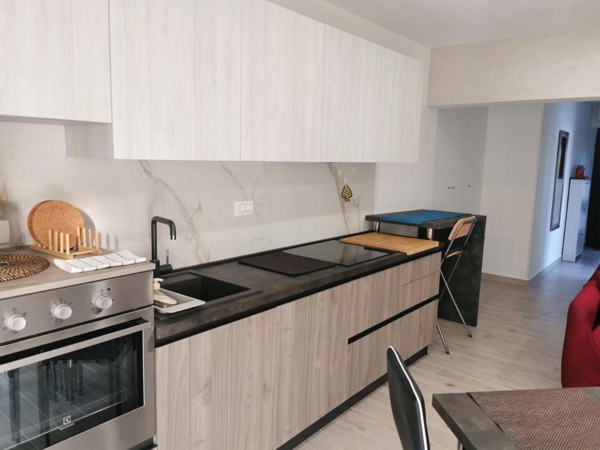 Romantic Apartment For Two On The Sea Zambratija  Bagian luar foto
