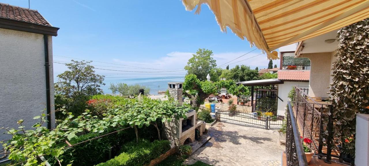 Romantic Apartment For Two On The Sea Zambratija  Bagian luar foto
