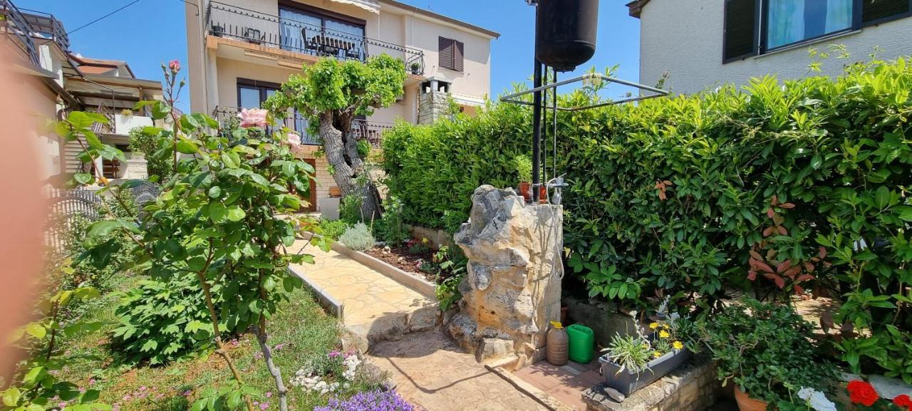 Romantic Apartment For Two On The Sea Zambratija  Bagian luar foto