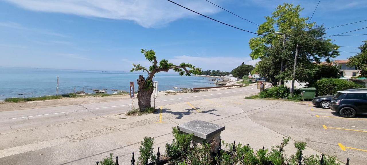 Romantic Apartment For Two On The Sea Zambratija  Bagian luar foto