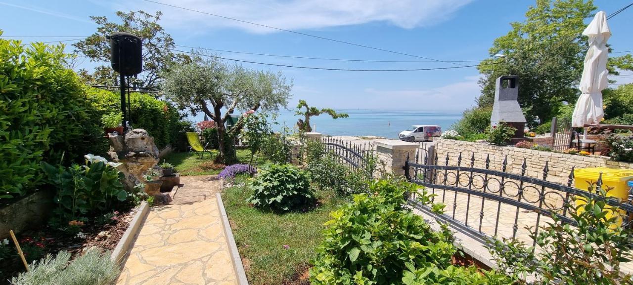 Romantic Apartment For Two On The Sea Zambratija  Bagian luar foto