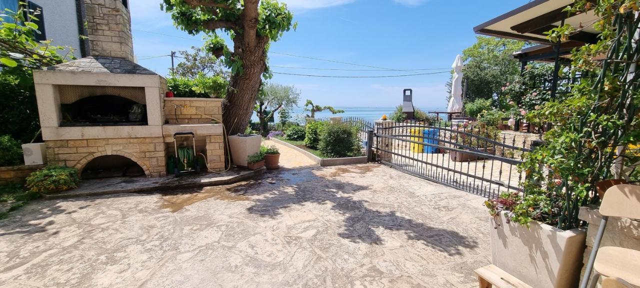Romantic Apartment For Two On The Sea Zambratija  Bagian luar foto